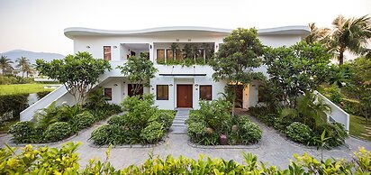 Cam Ranh Riviera Beach Resort & Spa