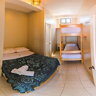 Chescos Hostel & Hotel