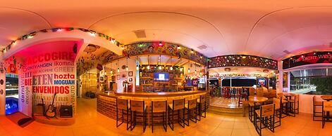 Chescos Hostel & Hotel