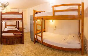 Chescos Hostel & Hotel