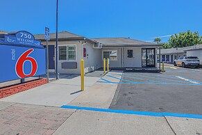 Motel 6 Tustin, CA – Orange County