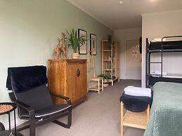 Sow and Piglets Guesthouse - Hostel
