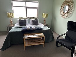 Sow and Piglets Guesthouse - Hostel