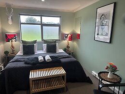 Sow and Piglets Guesthouse - Hostel