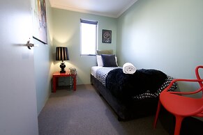 Sow and Piglets Guesthouse - Hostel