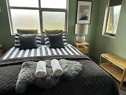 Sow and Piglets Guesthouse - Hostel