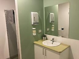 Sow and Piglets Guesthouse - Hostel