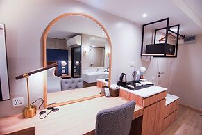 THEE Bangkok by TH District