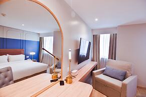 THEE Bangkok by TH District