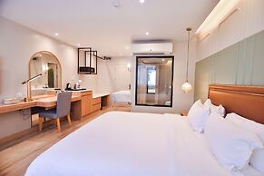 THEE Bangkok by TH District