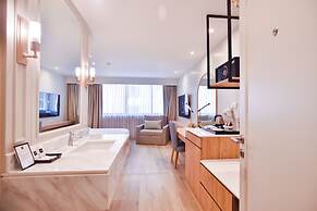 THEE Bangkok by TH District