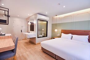 THEE Bangkok by TH District