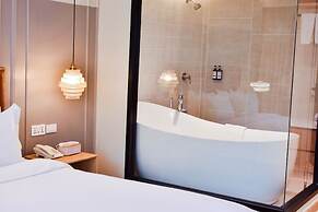 THEE Bangkok by TH District