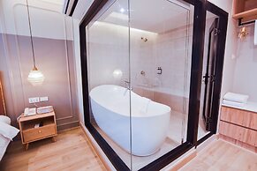 THEE Bangkok by TH District