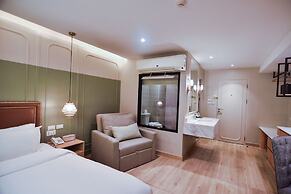 THEE Bangkok by TH District