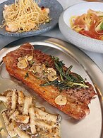 THEE Bangkok by TH District