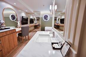 THEE Bangkok by TH District