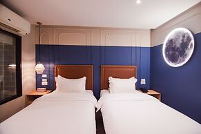 THEE Bangkok by TH District