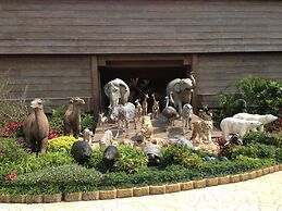 Noah's Ark Hotel & Resort