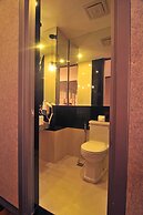 Hive Hotel and Convention Place