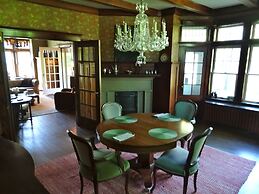 The Captain's House B&B