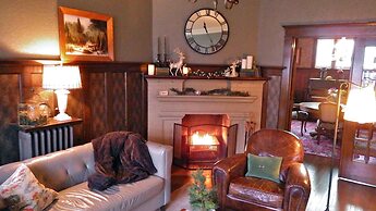 The Captain's House B&B