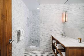 Nautilus Sonesta Miami Beach