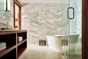 Nautilus Sonesta Miami Beach