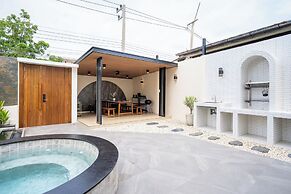 De Lunar Resort Koh Larn