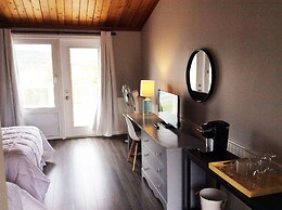 The Iona Heights Inn