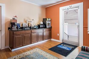 Rodeway Inn & Suites