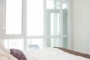 NGE Stays - Downtown Suite Lake View