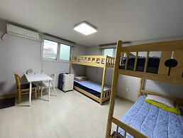 Twin Rabbit Guesthouse