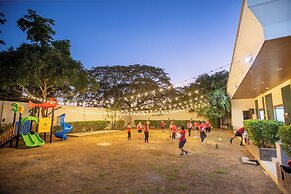 Holiday Suites Hotel & Resort