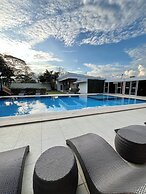 Holiday Suites Hotel & Resort