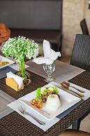 Holiday Suites Hotel & Resort