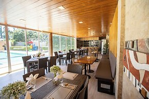 Holiday Suites Hotel & Resort