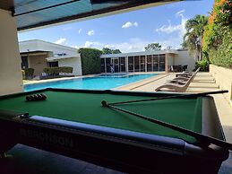 Holiday Suites Hotel & Resort