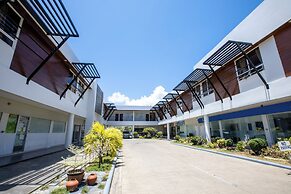 Holiday Suites Hotel & Resort