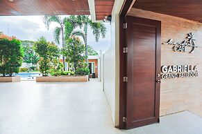 Holiday Suites Hotel & Resort