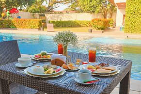 Holiday Suites Hotel & Resort