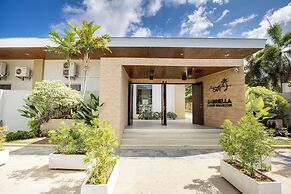 Holiday Suites Hotel & Resort