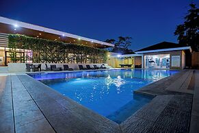 Holiday Suites Hotel & Resort