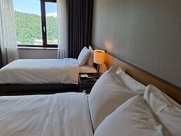 Avon Hotel