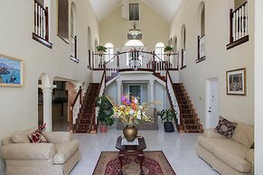 The Royal Kensington Villa