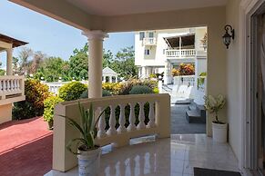 The Royal Kensington Villa