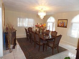 The Royal Kensington Villa