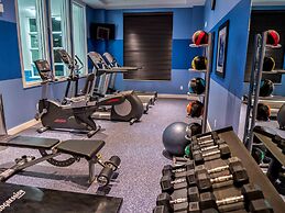 Holiday Inn Express & Suites Toronto Airport West by IHG