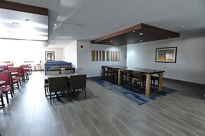 Holiday Inn Express & Suites Toronto Airport West by IHG