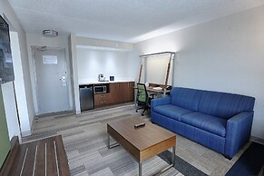 Holiday Inn Express & Suites Toronto Airport West by IHG